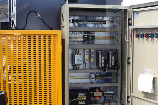 ZDPE8025-ESTUN原廠適配電氣箱總成，抗干擾能力強，電氣運行穩(wěn)定.jpg