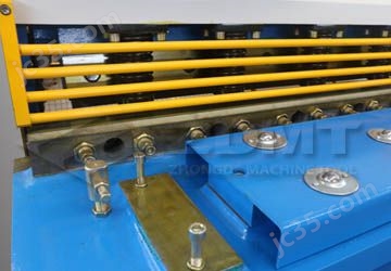簡易式防護(hù)柵欄和球面工作臺(tái)